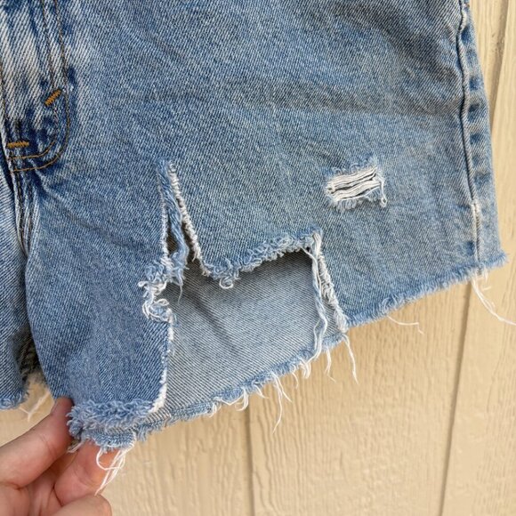 Vintage Levis 550 Shorts Womens 11 Blue Denim Light Wash Relaxed Distressed 90s - Picture 4 of 10